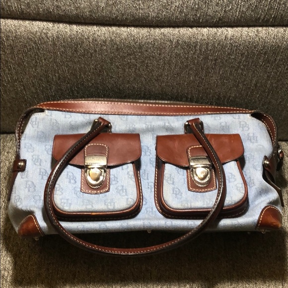 Dooney & Bourke Handbags - 💯 authentic Dooney & Bourke purse